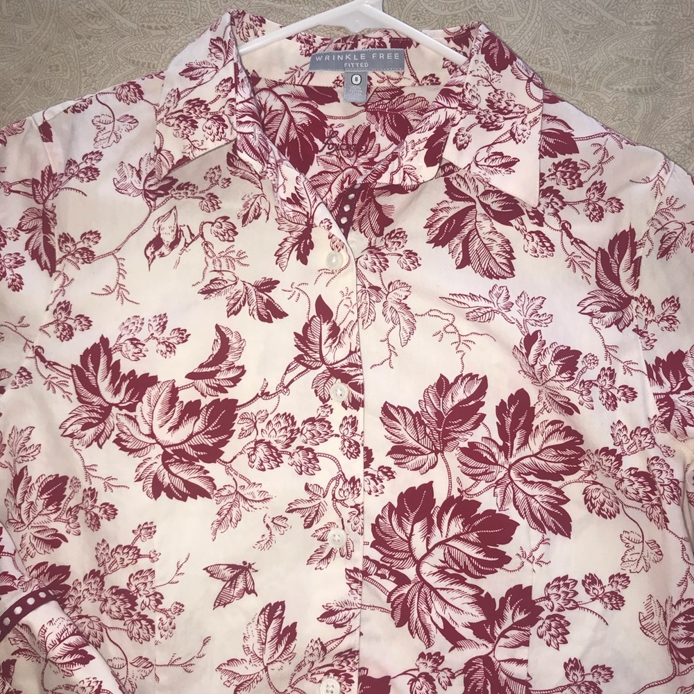 Foxcroft Fitted, floral. White & Burgundy Shirt.